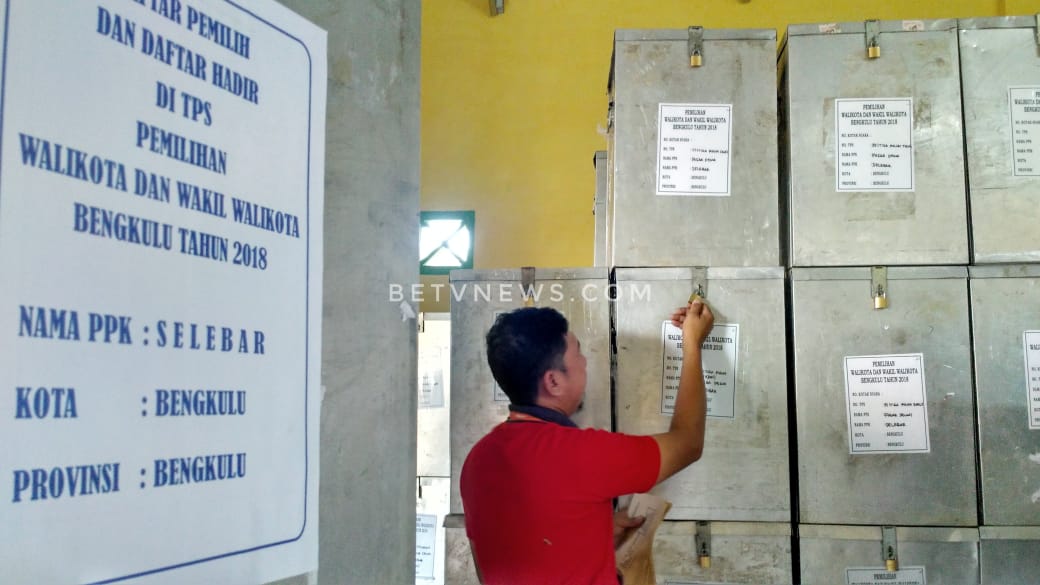 Selasa, Logistik Pilwakot Didistribusikan