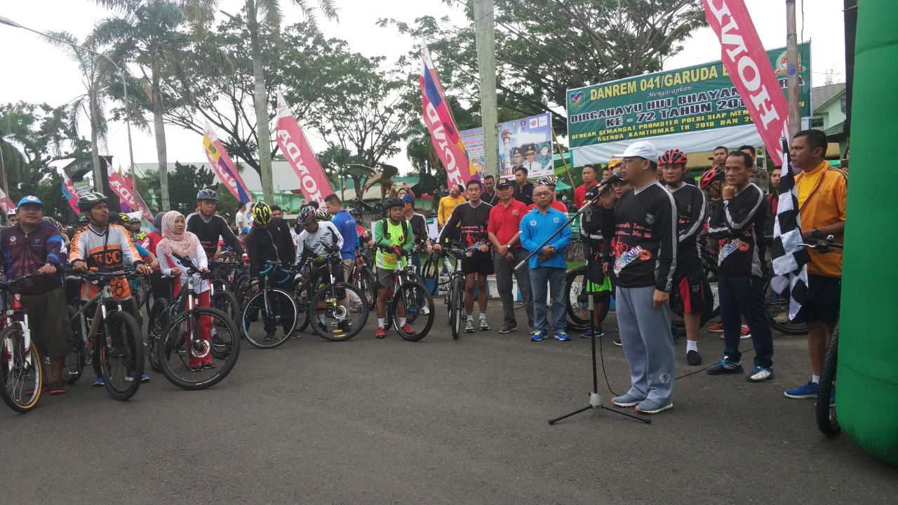 Peringati Hari Anti Narkoba, korem Gelar Fun Bike dan Jalan Santai