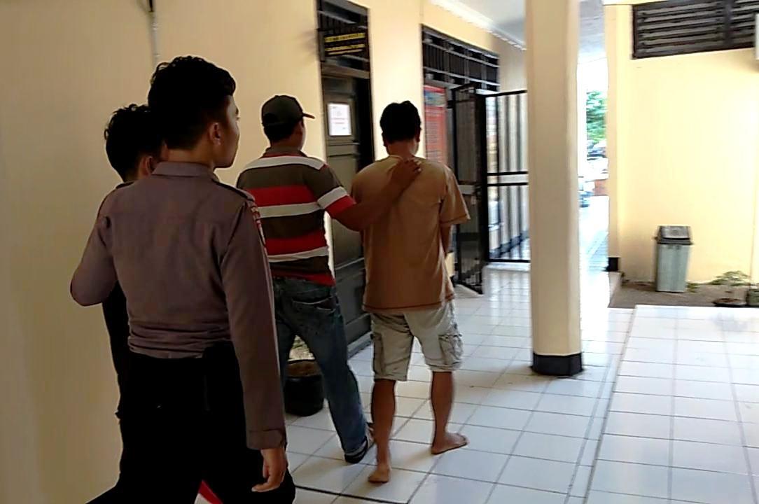 Nyamar Jadi Pembeli, Polisi Ringkus 2 Pengedar Ganja