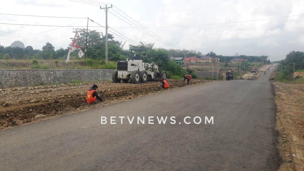 Jalan Kawasan Perkantoran Pemkab Benteng, Mulai Di Aspal