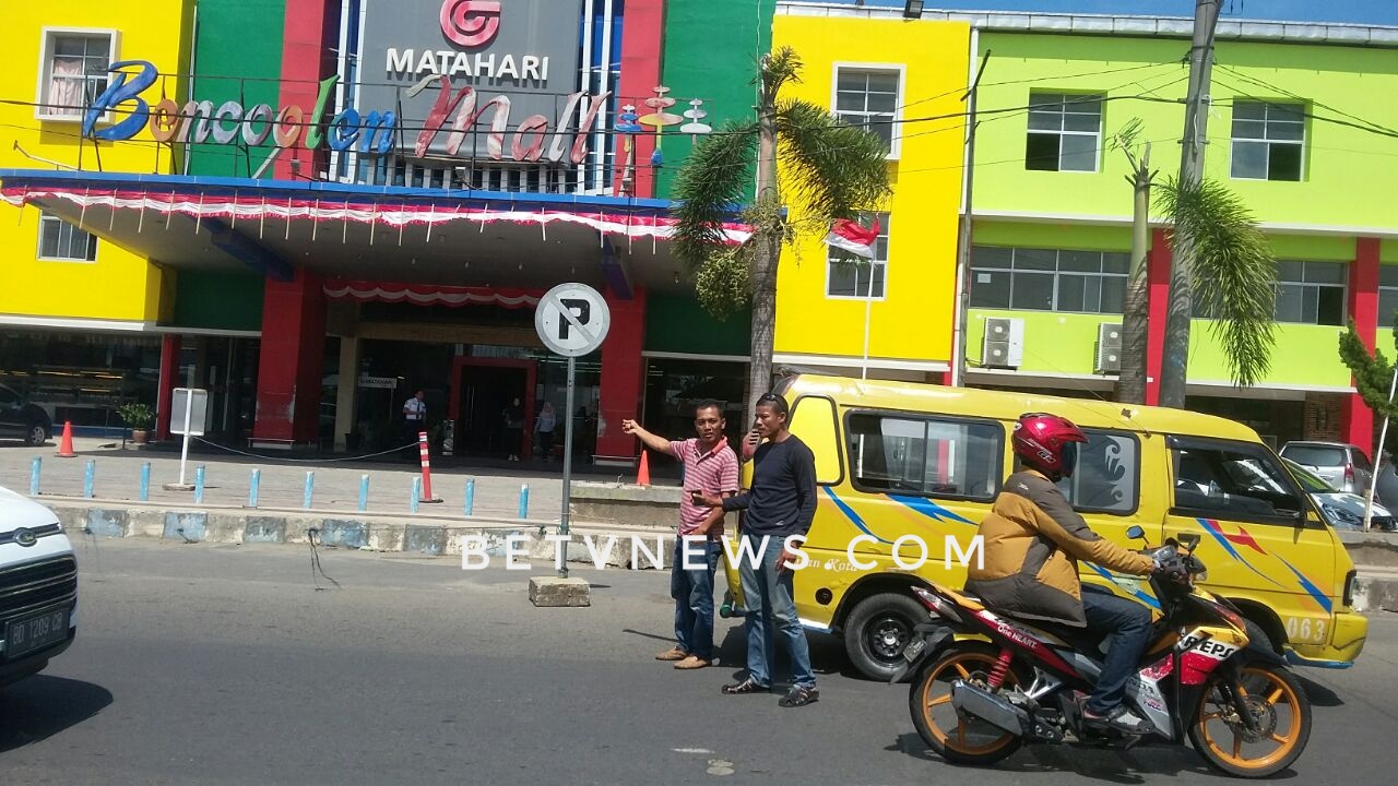 Sopir Angkot, Keluhkan Pendapatan Menurun