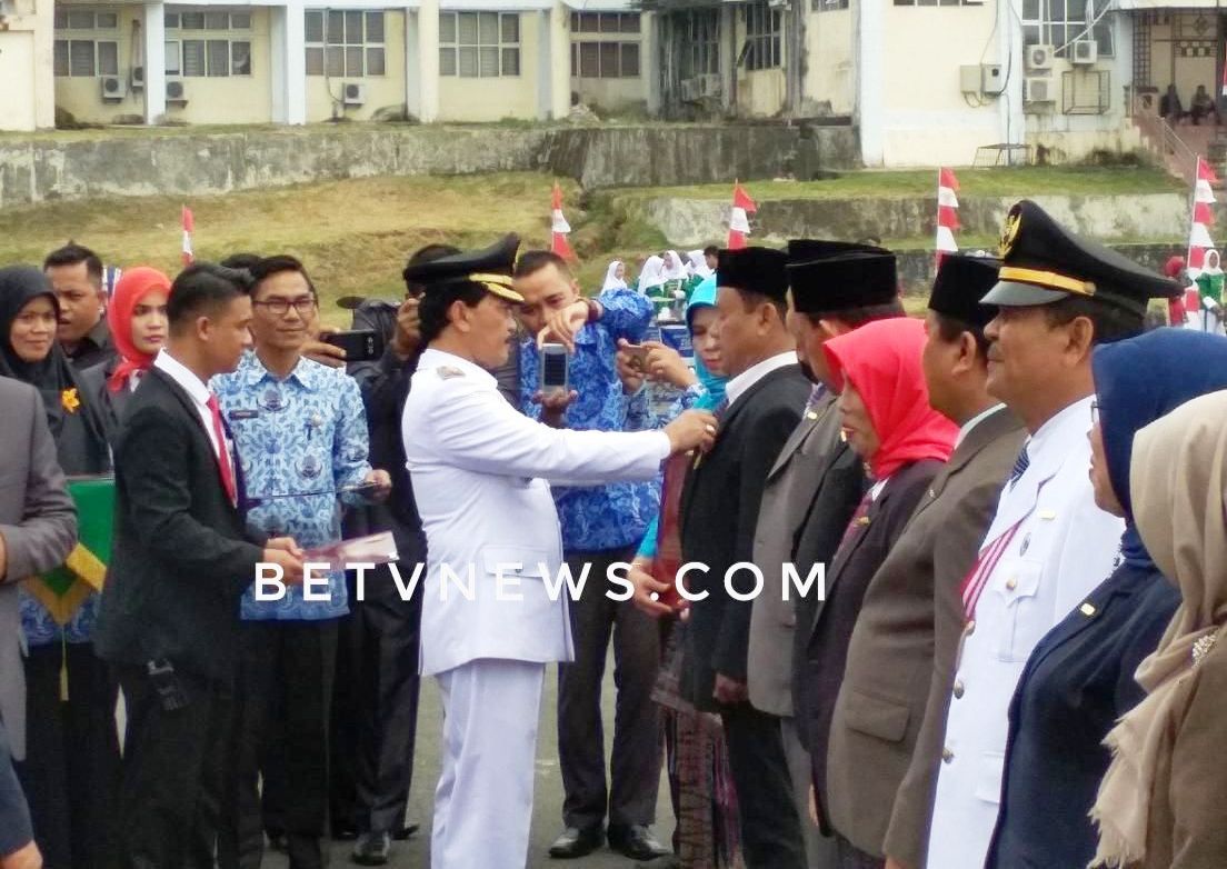 HUT RI Ke-73, Bupati Benteng Beri Penghargaan