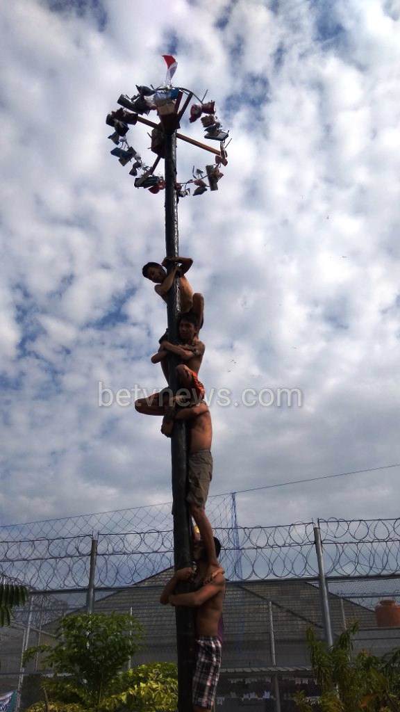 Begini Suasana Panjat Pinang di Lapas Bengkulu