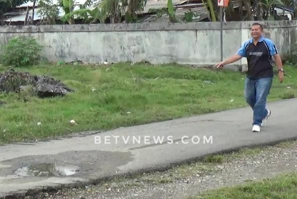 Dilintasi Alat Berat, Jalan Pasar Bawah Rusak