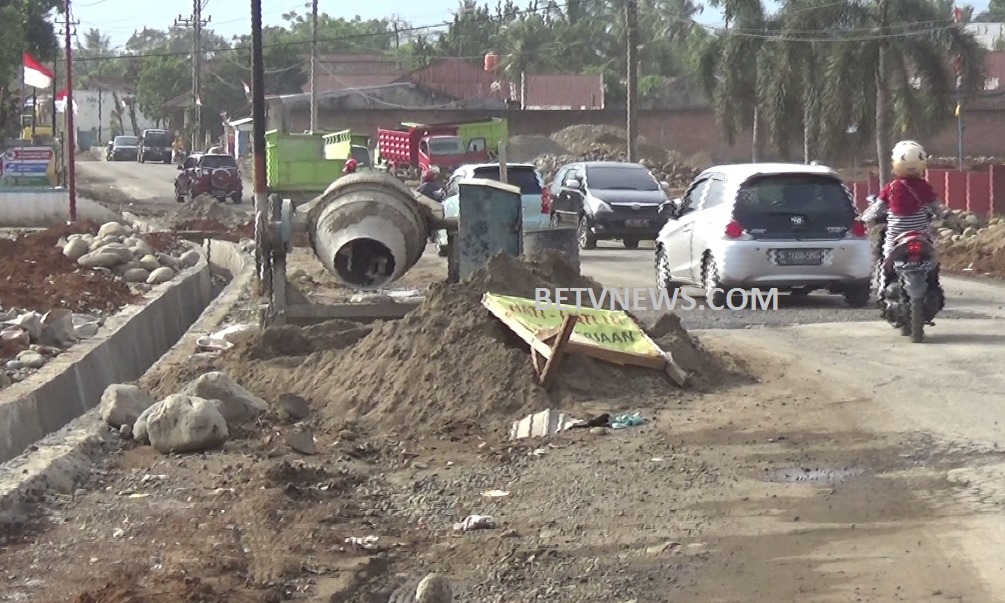 Perbaikan Jln Zainul Arifin Dinilai Lamban, Warga Mulai Gerah