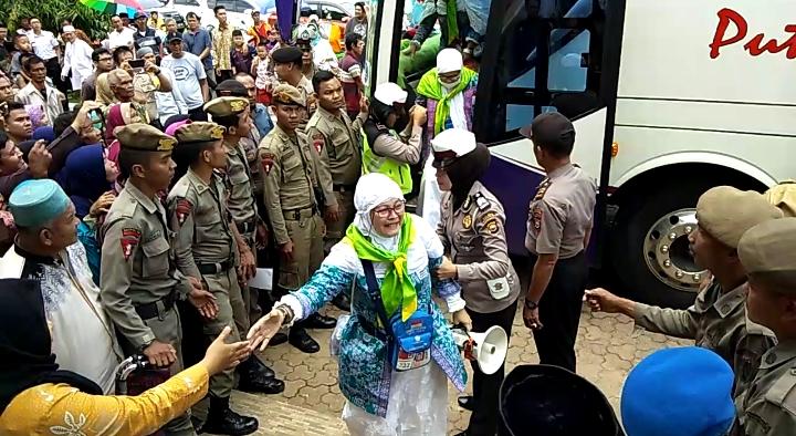 128 Jemaah Haji Tiba di Bengkulu Selatan, 1 Masih Dirawat di Jedah