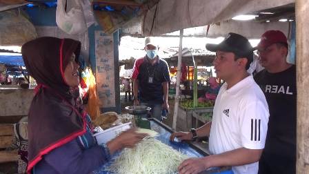 Datangi Pasar Panorama, Wawali Ajak Pedagang Berjualan di Dalam