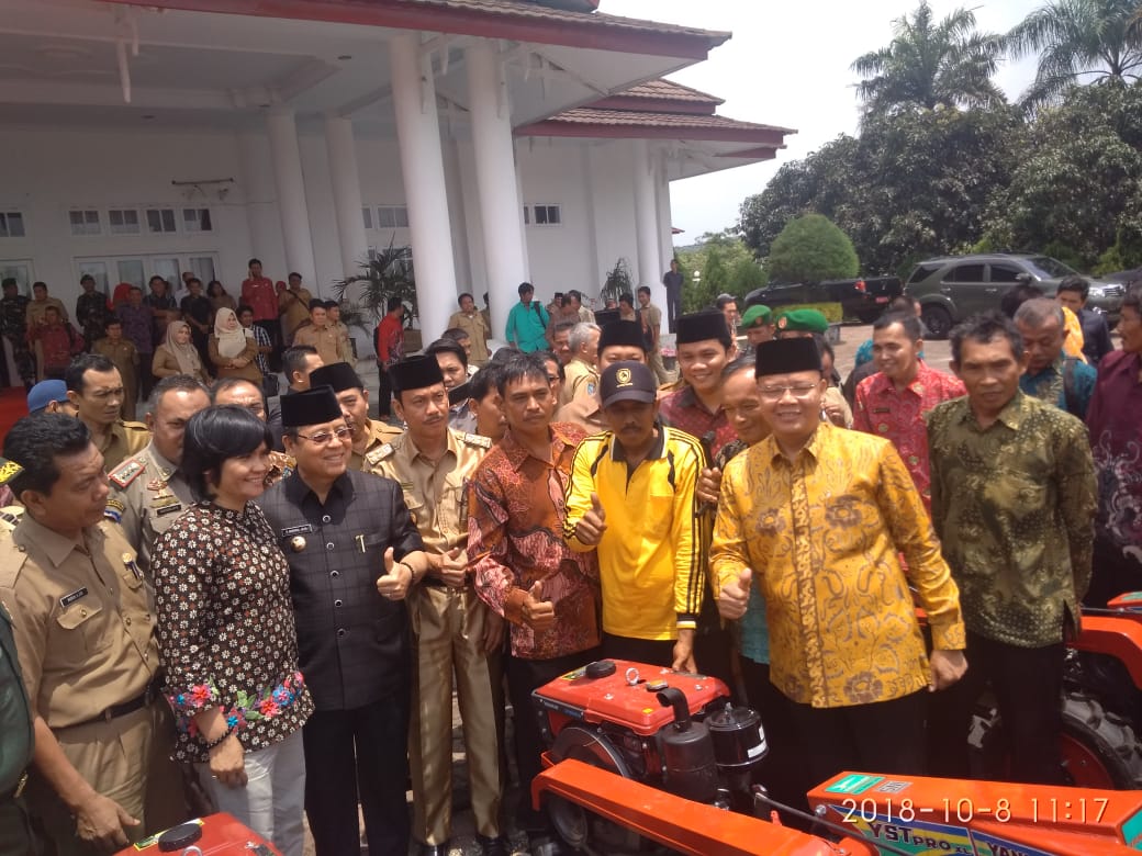 Serahkan Hand Tracktor, Rohidin: Jangan Dijual