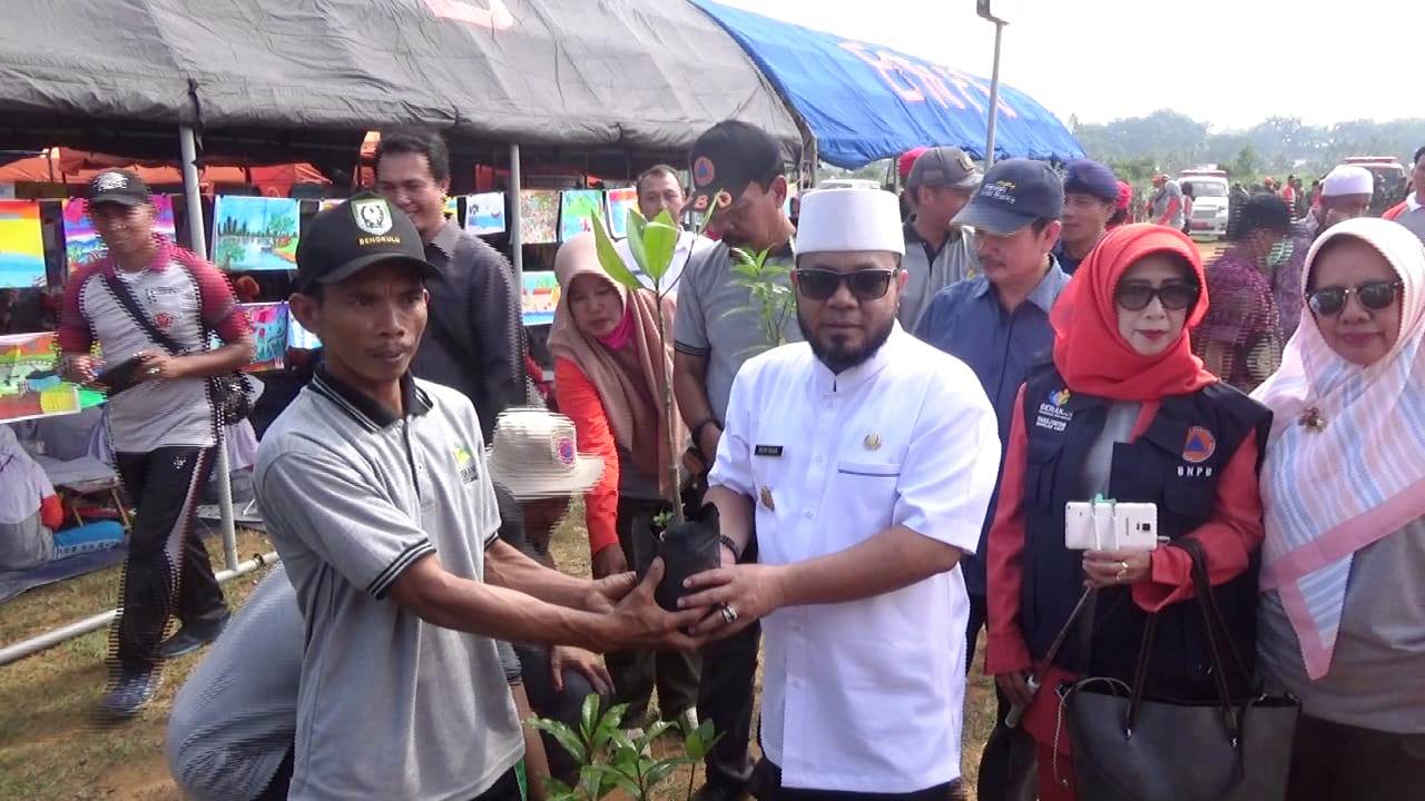 Siaga Bencana, Walikota Ajak Pelajar Tanam 1.000 Pohon Mangrove