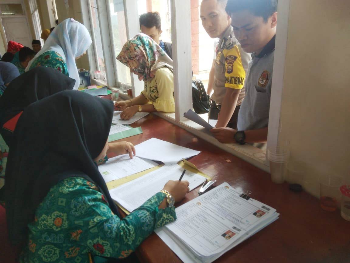 Ratusan Pelamar Ambil Nomor Tes CPNS