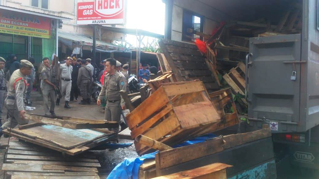 Penertiban, Satpol PP Sita Barang Milik Pedagang