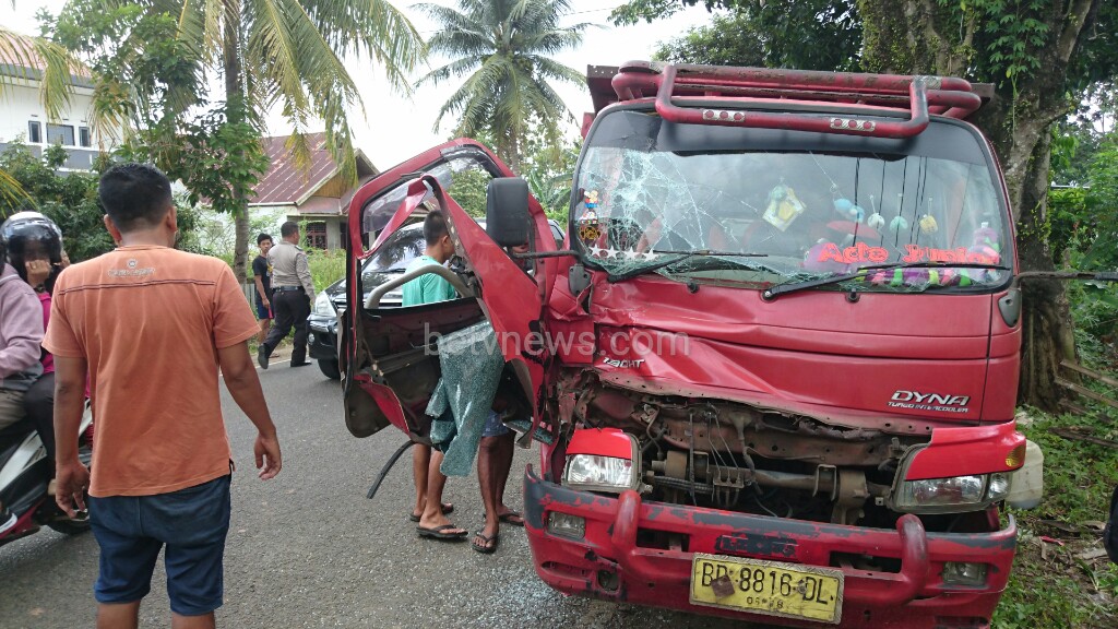 Lakalantas di Jalan Wr Supratman, Libatkan 2 Unit Truk