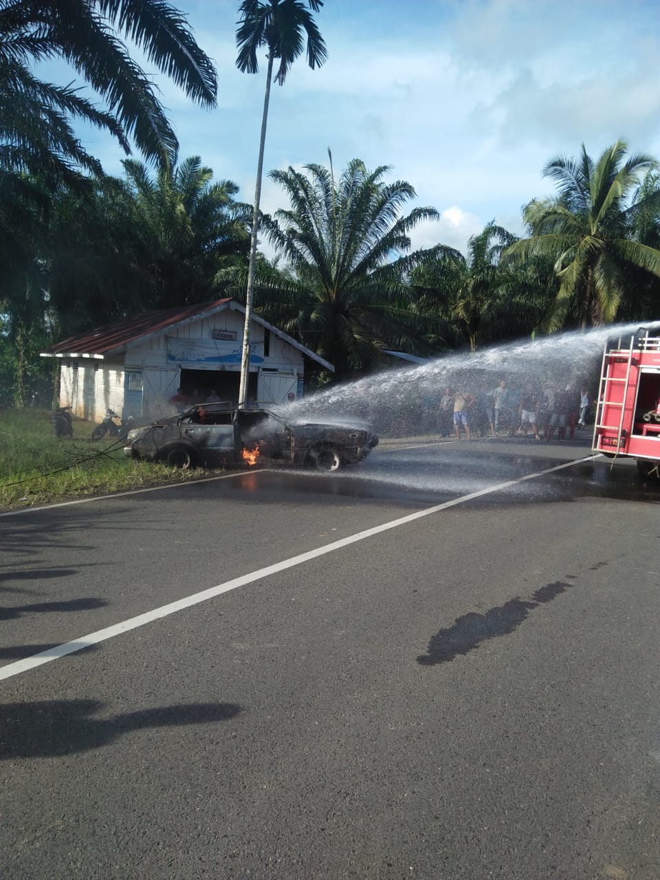 Niat Las Pintu, Mobil Terbakar