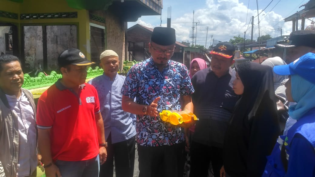 Sekda Serahkan Bantuan Untuk Korban Kebakaran