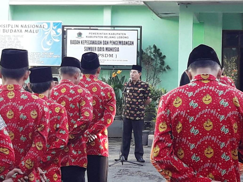 Pimpin Apel Gabungan, Bupati RL Soroti Disiplin Pegawai