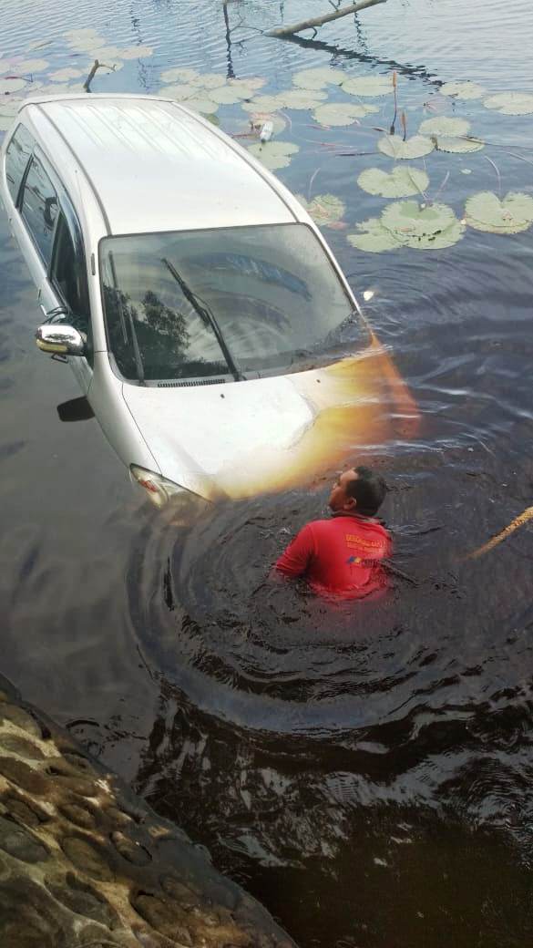 Minibus Terjun ke Danau Dendam Tak Sudah, Supir Diduga Mengantuk