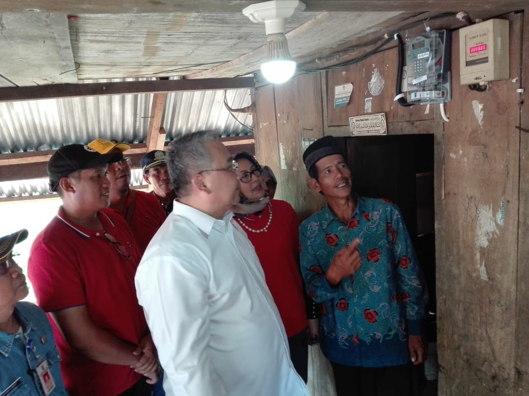 Mendes PDTT dan Dirut PLN Wilayah Sumatera Resmikan Listrik Desa Sinar Pagi