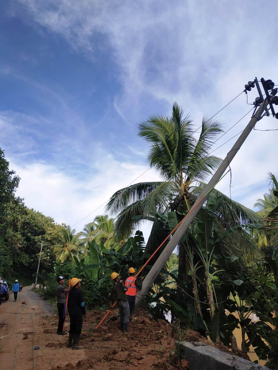 Gerak Cepat, PLN Turunkan Tim Tanggap Bencana dan Pemulihan Kelistrikan