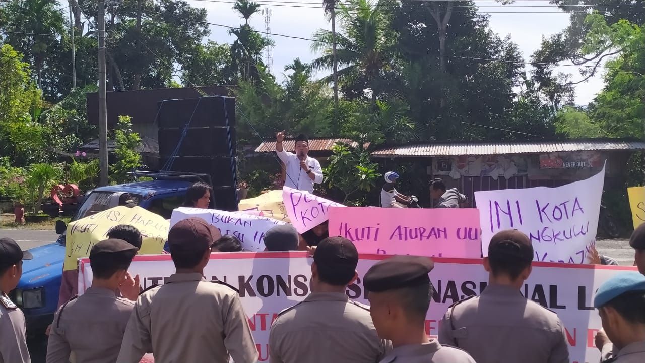 Kantor Walikota dan DPRD Kembali Didemo