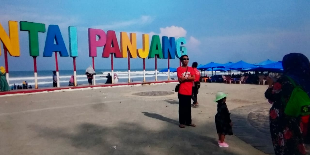 Kesan Husdi, Wong Palembang yang Pertama Kali ke Pantai Panjang