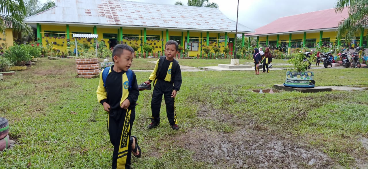 Pasca Banjir SDN 09 Bandaratu Laksanakan Ujian Sekolah