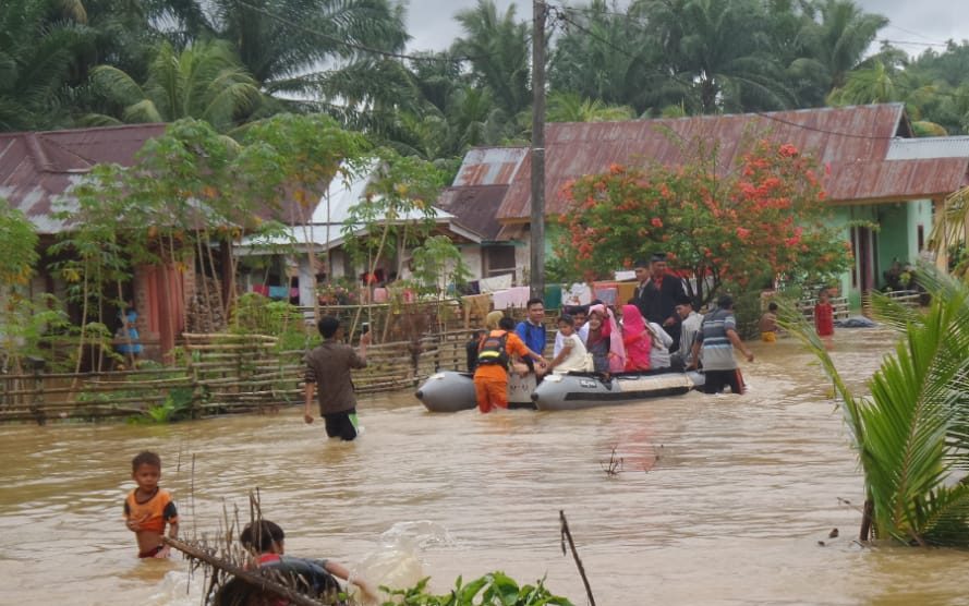 Evakuasi Dampak Banjir, Tim SAR Imbau Masyarakat Tetap Waspada