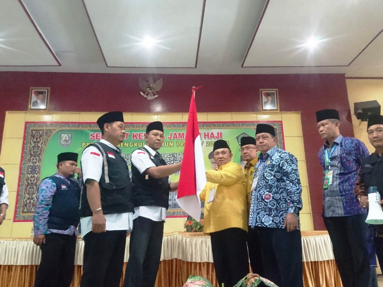 Sekda Resmi Lepas CJH Kloter 6 Bengkulu