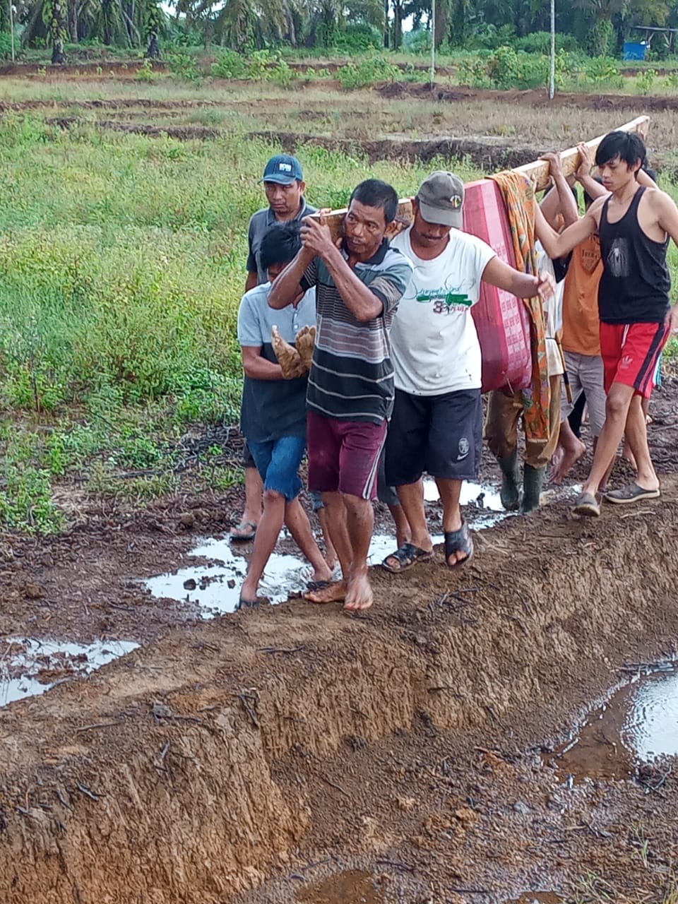 Warga Kecamatan Lubuk Pinang Tewas Tersambar Petir