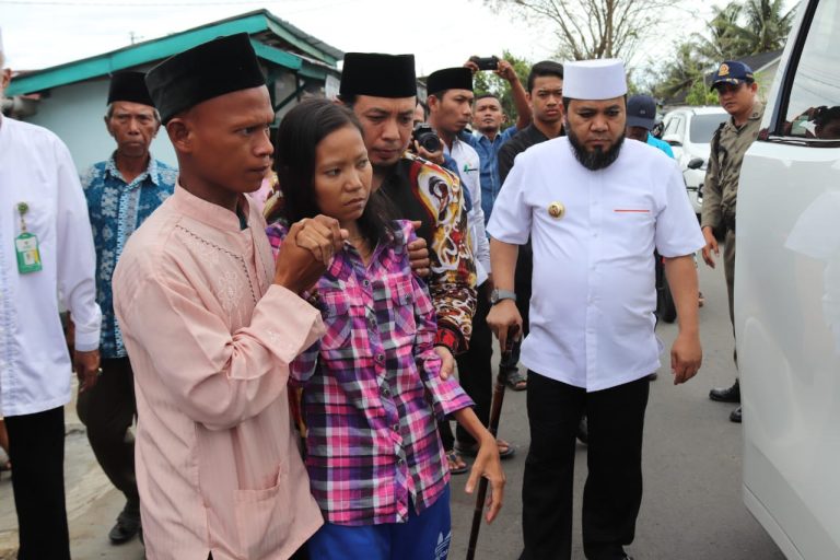 Mobil Alphard Walikota Digunakan Antar Warga Sakit ke Palembang