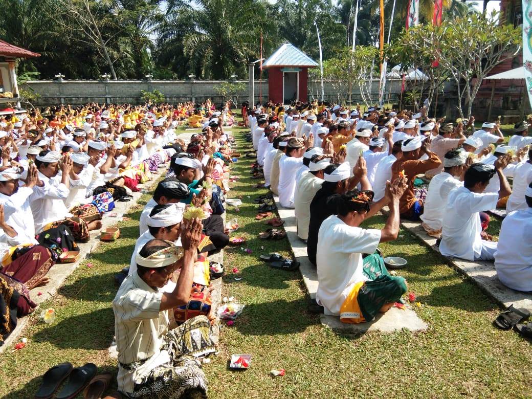 Umat Hindu Bengkulu Utara Rayakan Hari Raya Kuningan