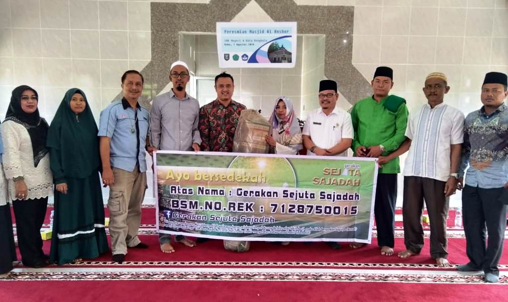 Gerakan Sejuta Sajadah, Sambangi Masjid Al Anshor SMKN 4 Bengkulu