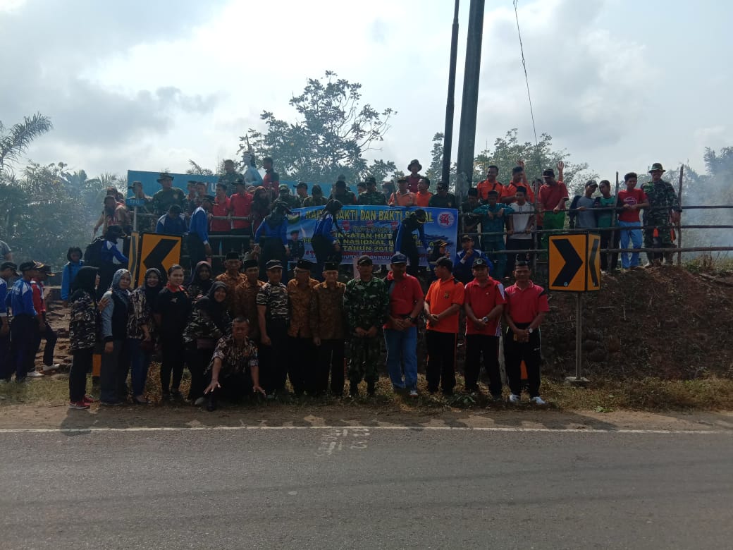 Peringati HUT TNI ke 74, Koramil Air Periukan Gelar Aksi Bersih-bersih
