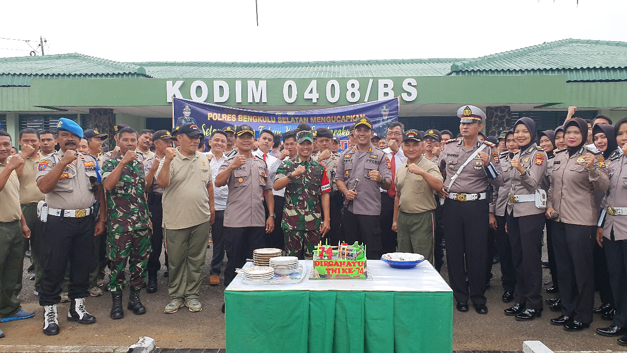 HUT TNI ke-74, Kapolres BS Sambangi Kodim 0408