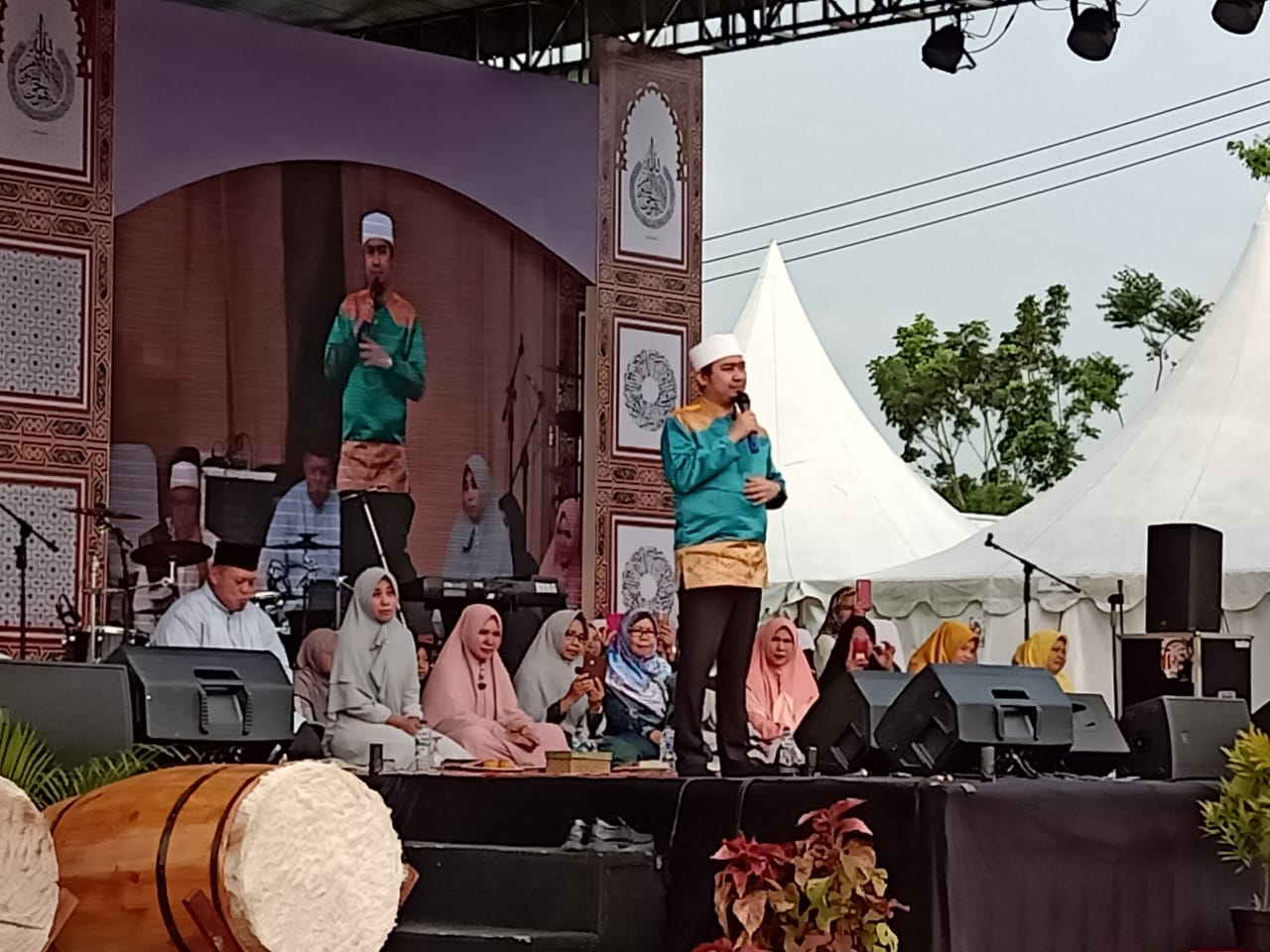 Ribuan Masyarakat Antusias Dengarkan Ceramah Ustadz Solmed