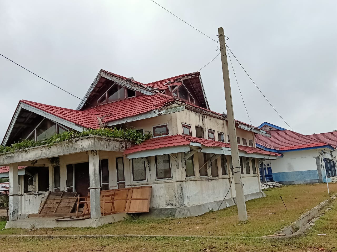 Bangunan Terminal Koto Jaya Rusak Parah