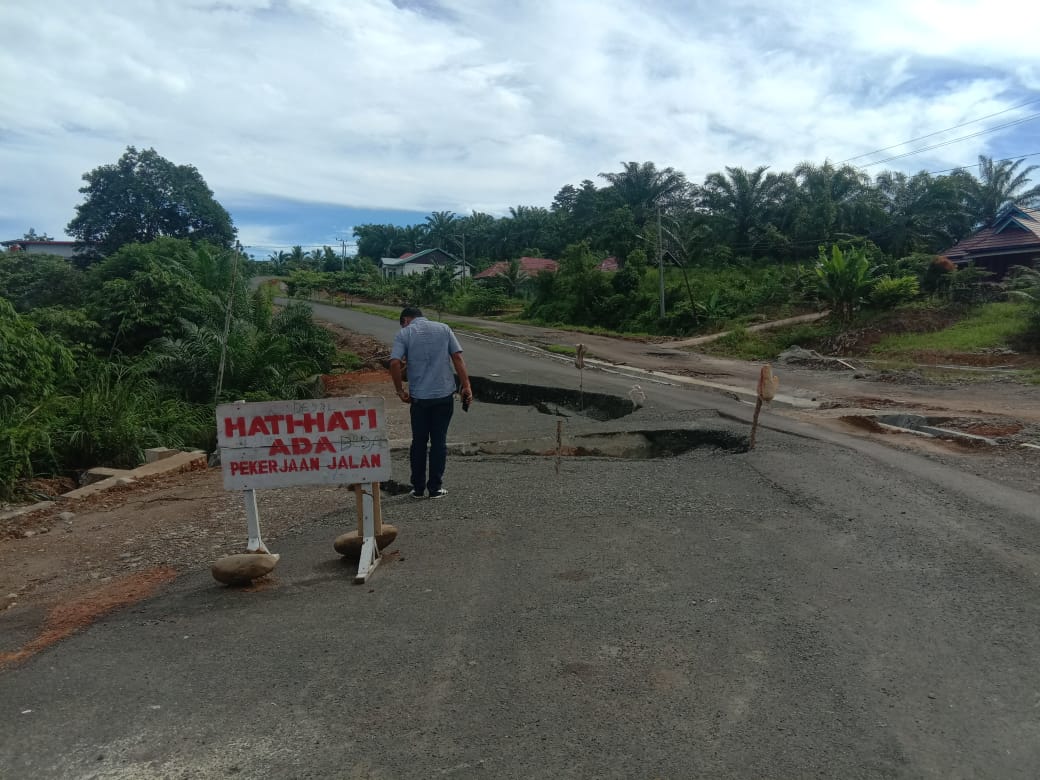 Baru Dibangun, Jalan Menuju Gedung Daerah Seluma Amblas