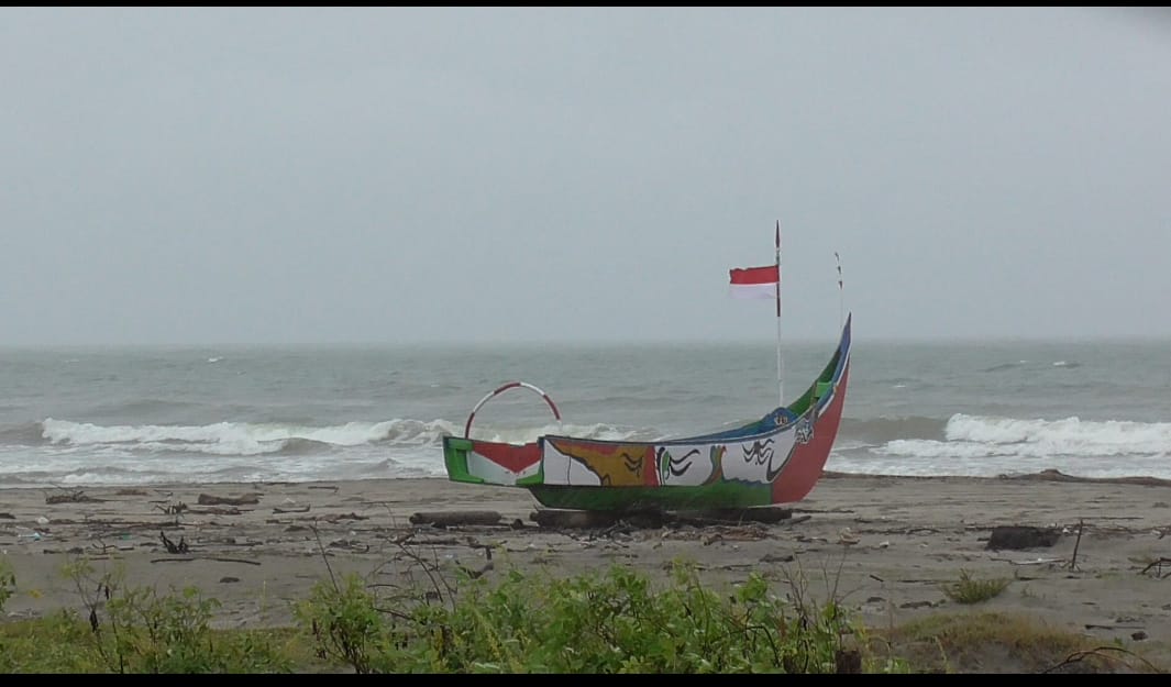 Perahu Karam, 2 Nelayan Nyaris Tenggelam