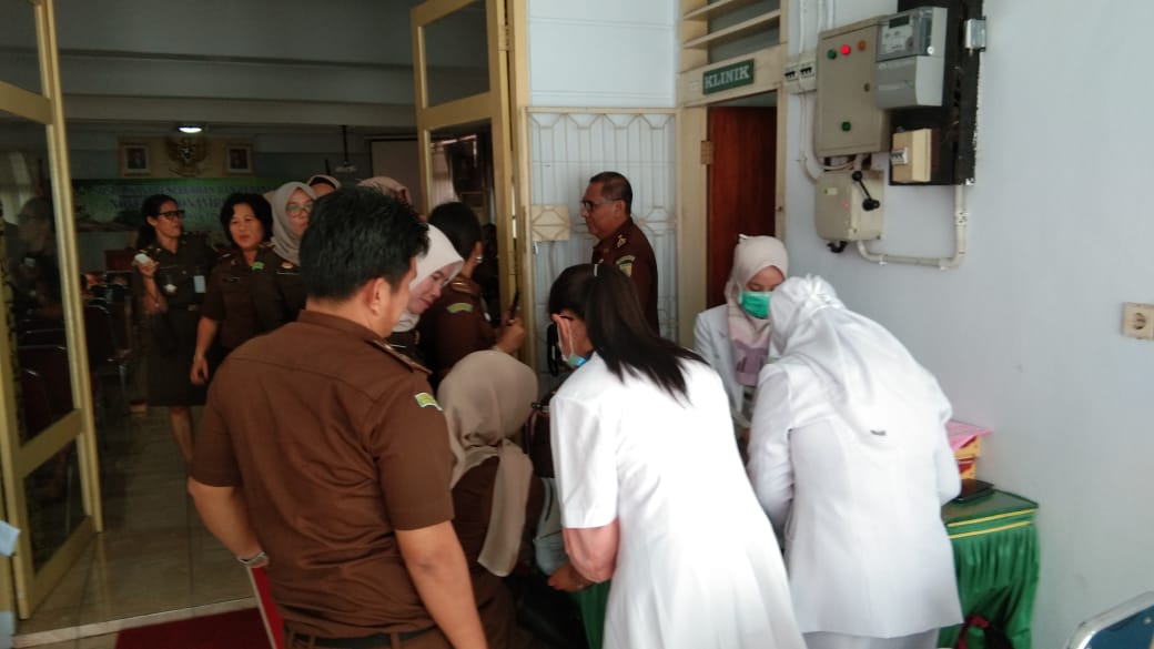 Cegah Korona, Kejati Bengkulu Periksa Suhu Tubuh Seluruh Pegawai