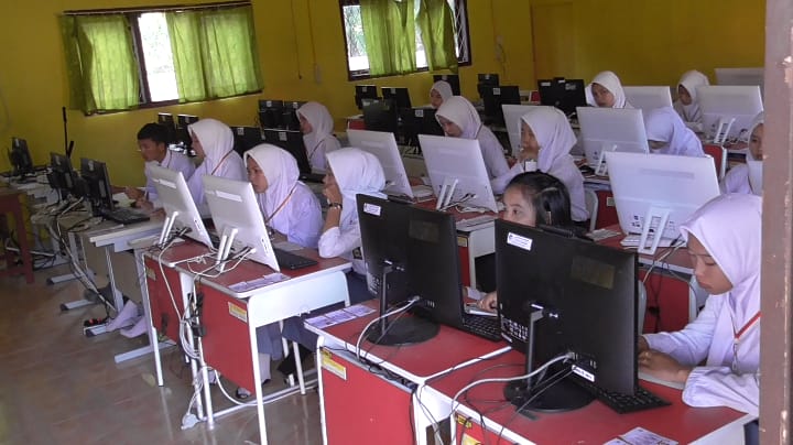 Internet Disambar Petir, UNBK di Mukomuko Sempat Molor