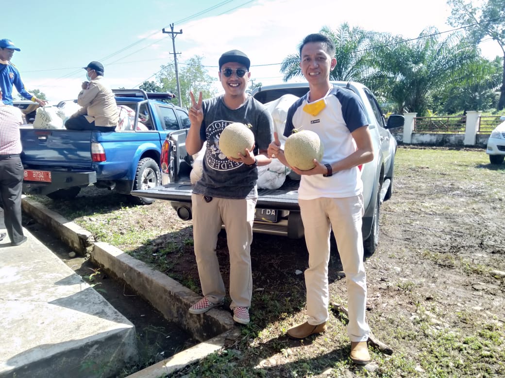 Gubernur Beli 1 Ton Melon dari Petani Lokal 