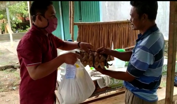 Rumah Literasi Salurkan 130 Paket Sembako