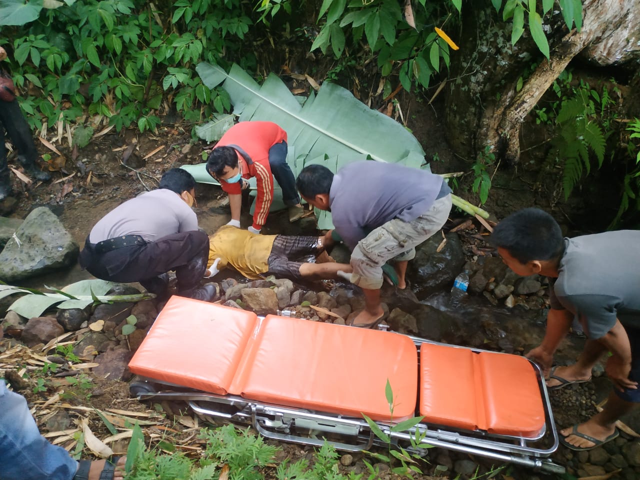 Kakek 74 Tahun Ditemukan Tewas di Pinggir Sungai