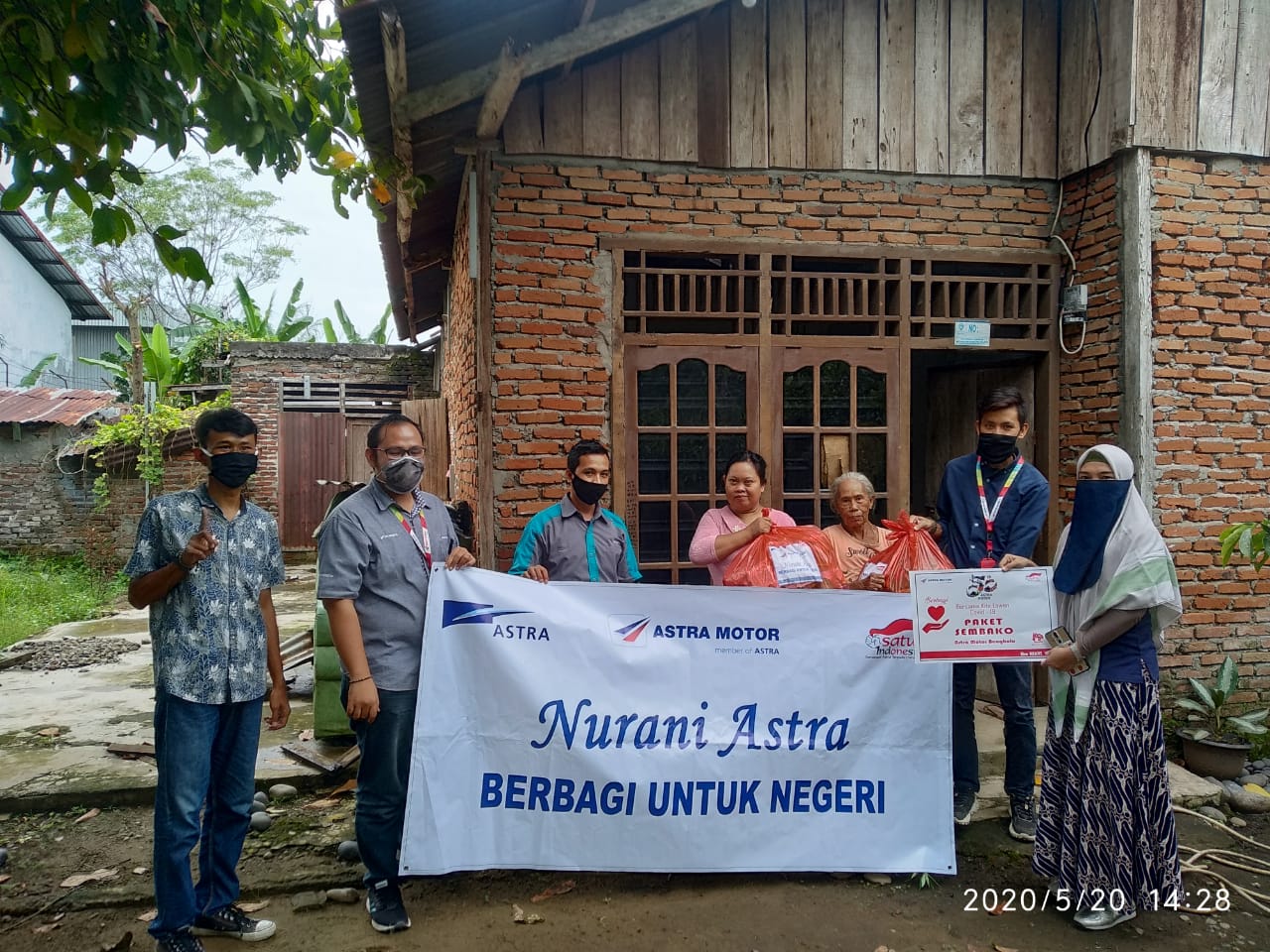 Nurani Astra Bagikan 170 Paket Sembako Untuk Masyarakat Bengkulu