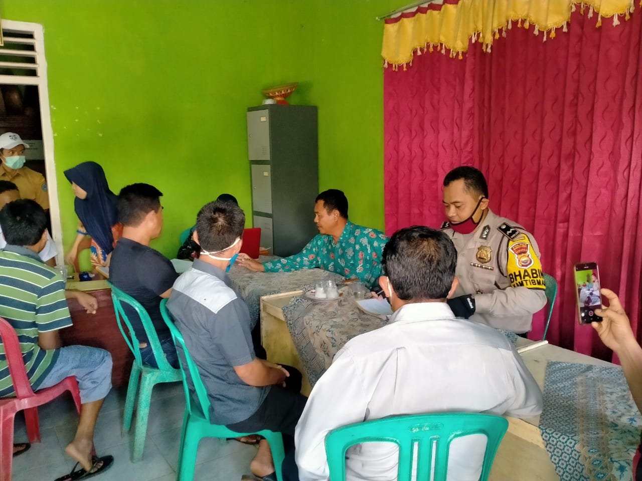 Pertanyakan Sertifikat PTSL, Warga Tanjung Raman Datangi Kantor Desa