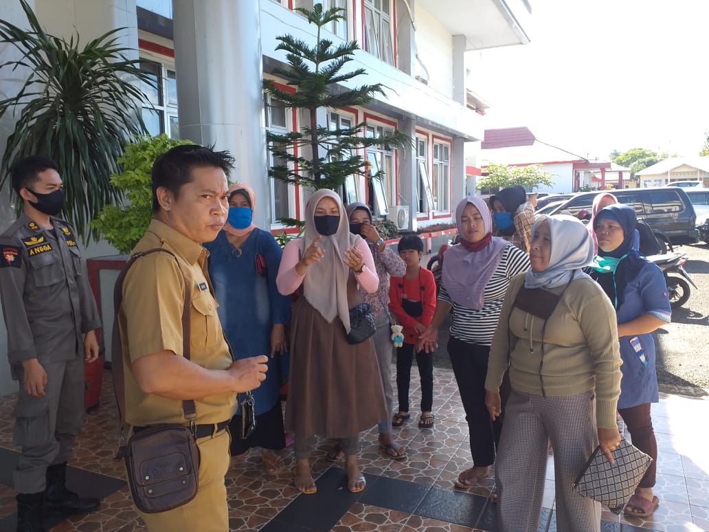 Protes BLT Dana Desa Warga Taba Baru Datangi Kantor Bupati Bengkulu Utara