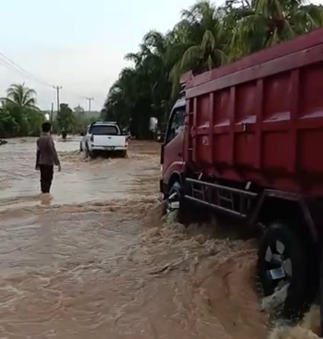 Sungai Air Buluh Meluap, Ratusan Warga Mengungsi