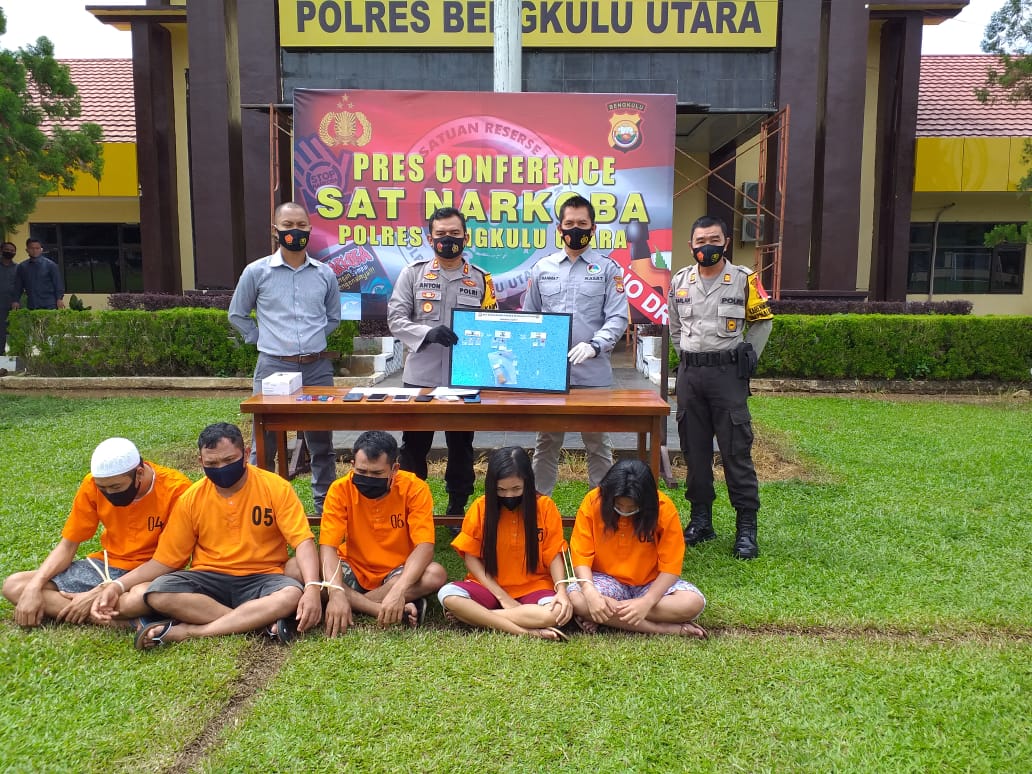 Pesta Sabu di Dalam Mobil, 5 Orang Ini Diciduk Polisi