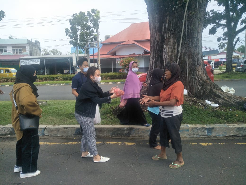 Meiva Agusrin Santuni Anak Yatim dan Dhuafa