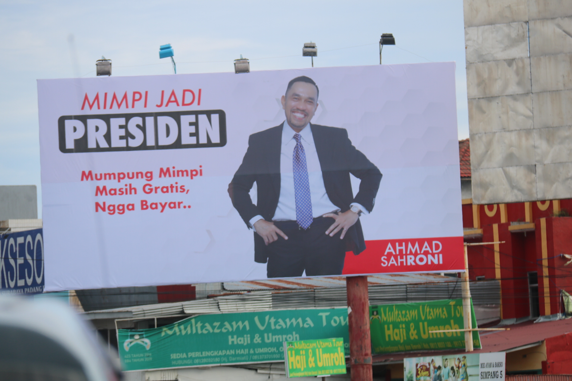 Billboard  Sang Pemimpi Bertebaran di Kota Bengkulu