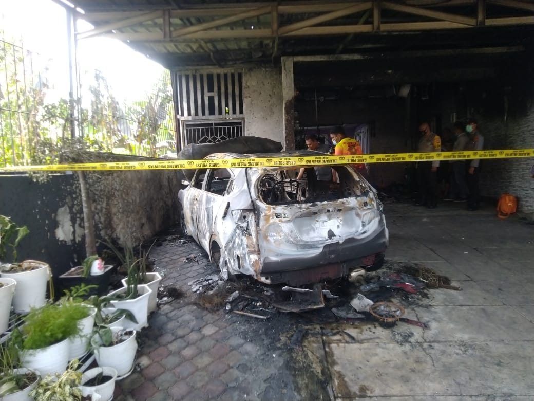 Ditinggal Liburan, Mobil Pejabat Kaur Terbakar